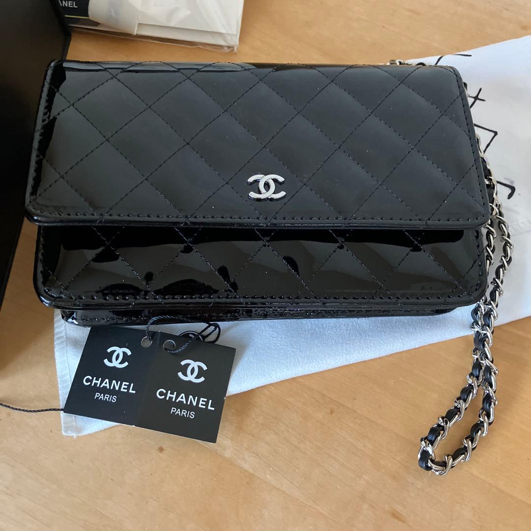 ノベルティ Chanel チェーンウォレット パテントレザー
