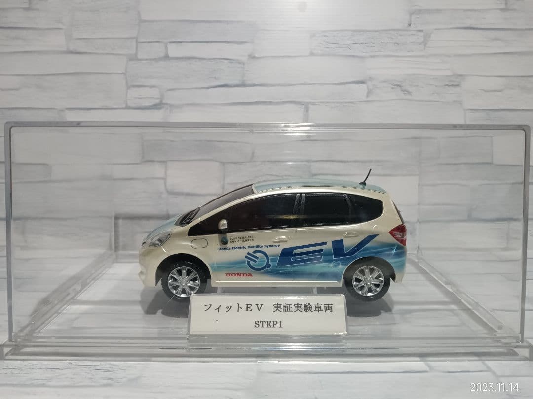 1/24 ホンダ　カラーサンプル　ミニカー　フィット　EV 実証実験車両　電気