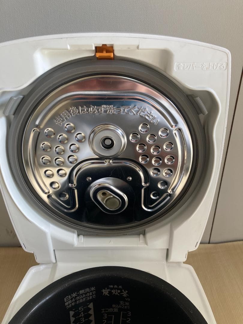 ★★美品★三菱ーIH炊飯器炭炊釜　NJ-VV109-W　形
