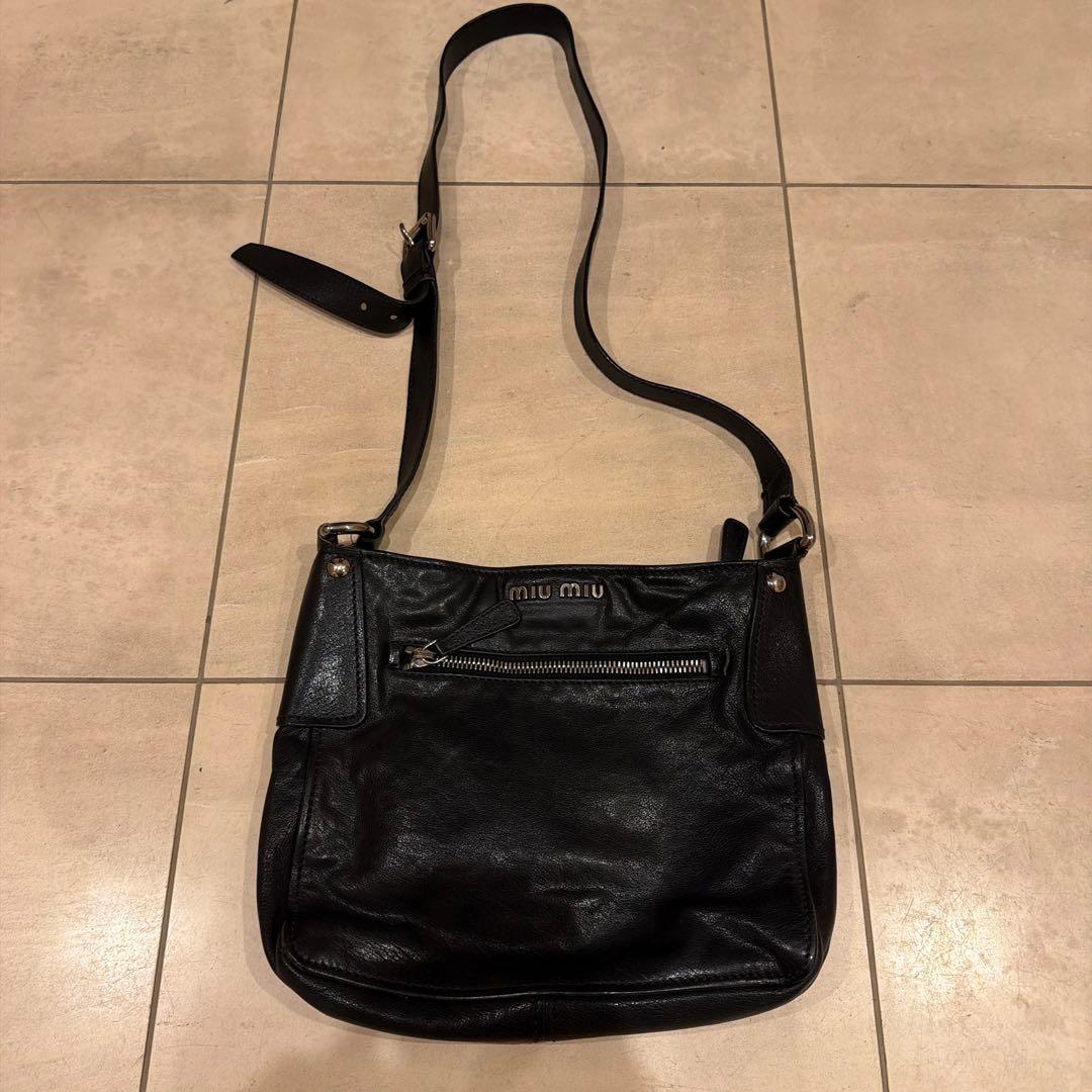 miu miu ブラック ショルダーバッグ