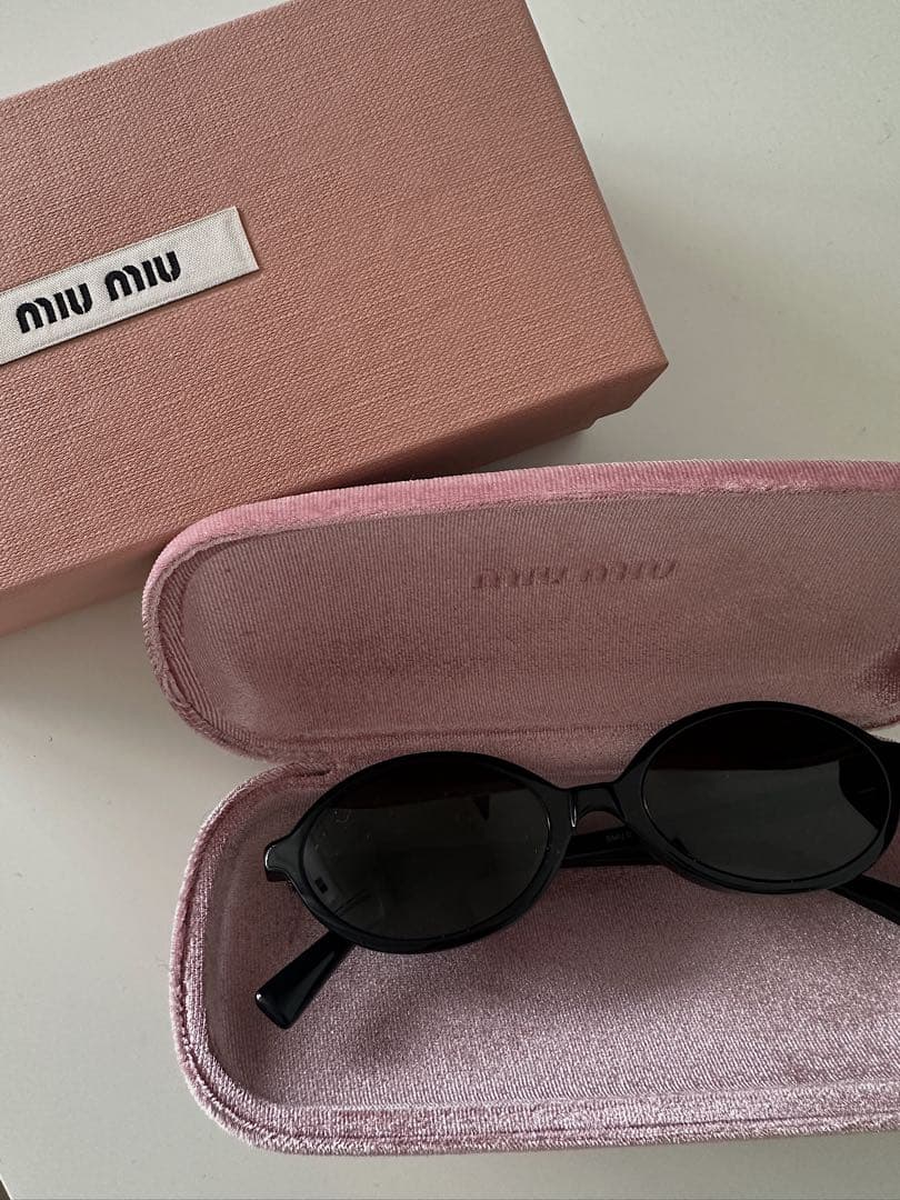 値下げ miumiu/ミュウミュウ オーバル サングラス