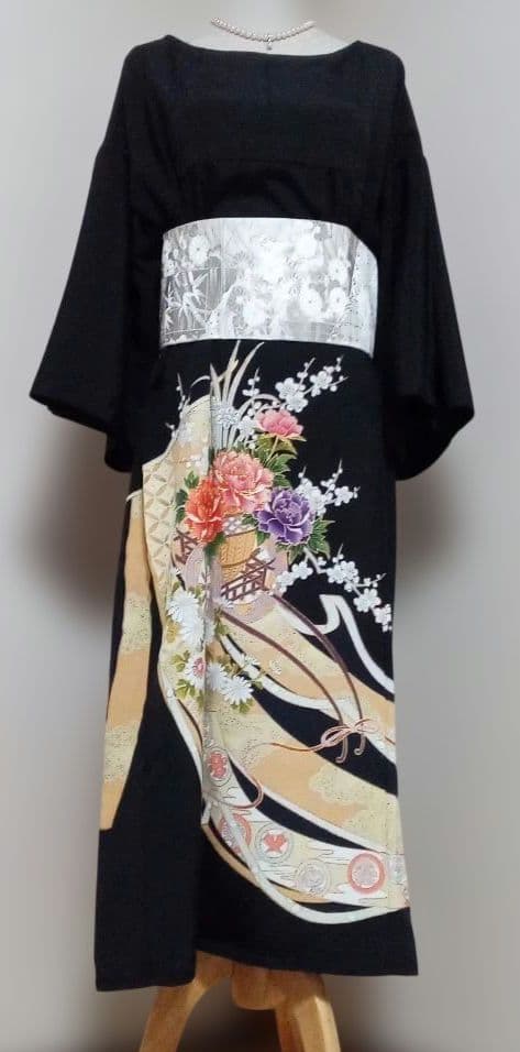黒留袖リメイクワンピース 帯ベルト付き.エレガント