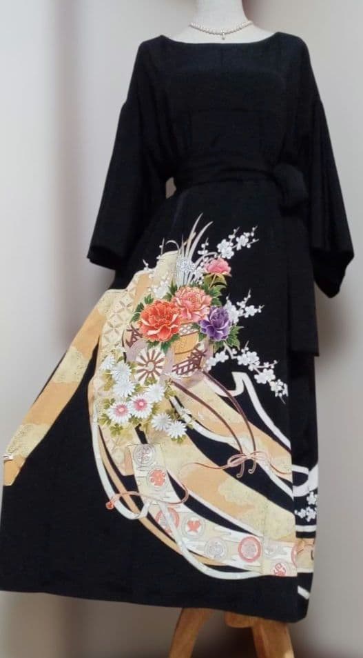 黒留袖リメイクワンピース 帯ベルト付き.エレガント