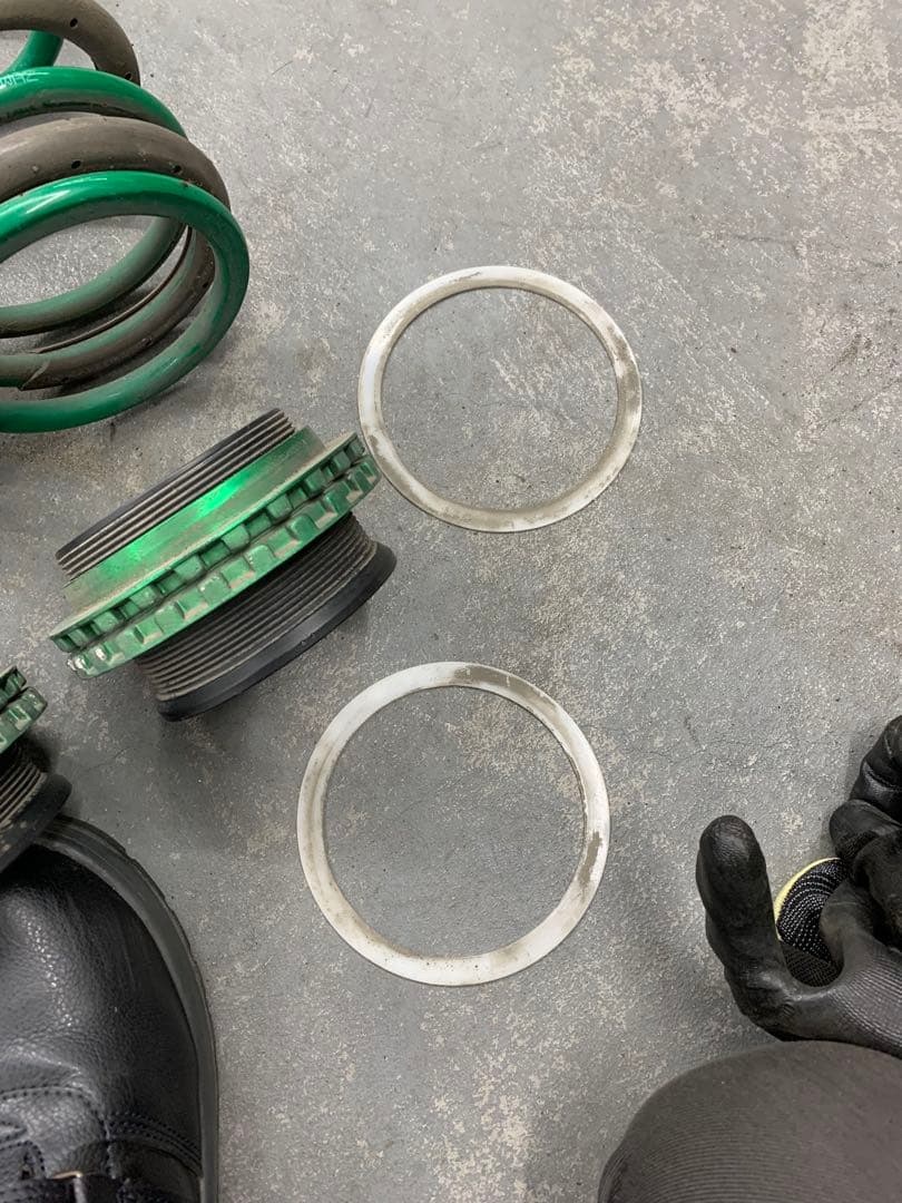 プリウスα車高調