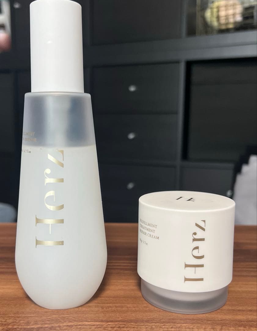 ヘルツスキン　化粧水＋クリーム