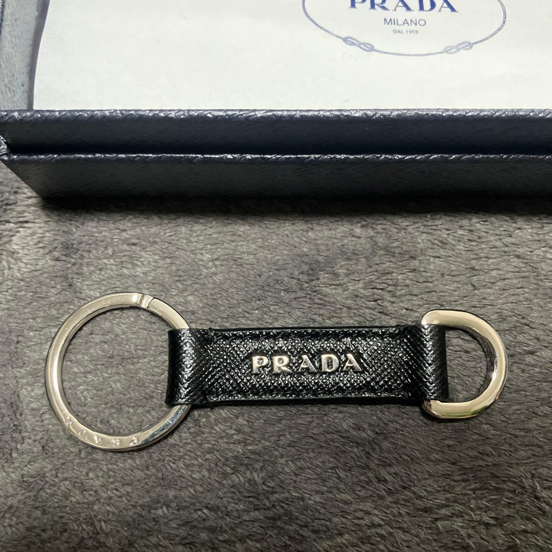 新品未使用　プラダ　キーホルダー　ストラップ　サフィアーノレザー　0708