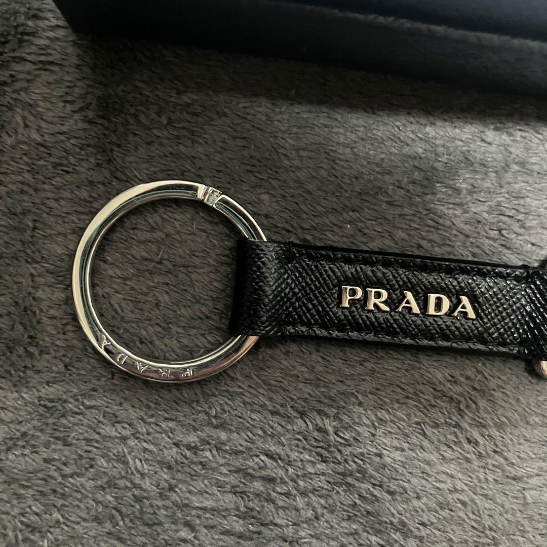 新品未使用　プラダ　キーホルダー　ストラップ　サフィアーノレザー　0708
