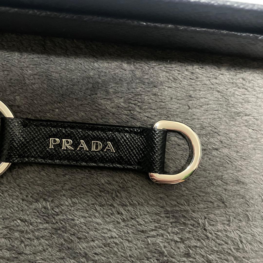 新品未使用　プラダ　キーホルダー　ストラップ　サフィアーノレザー　0708