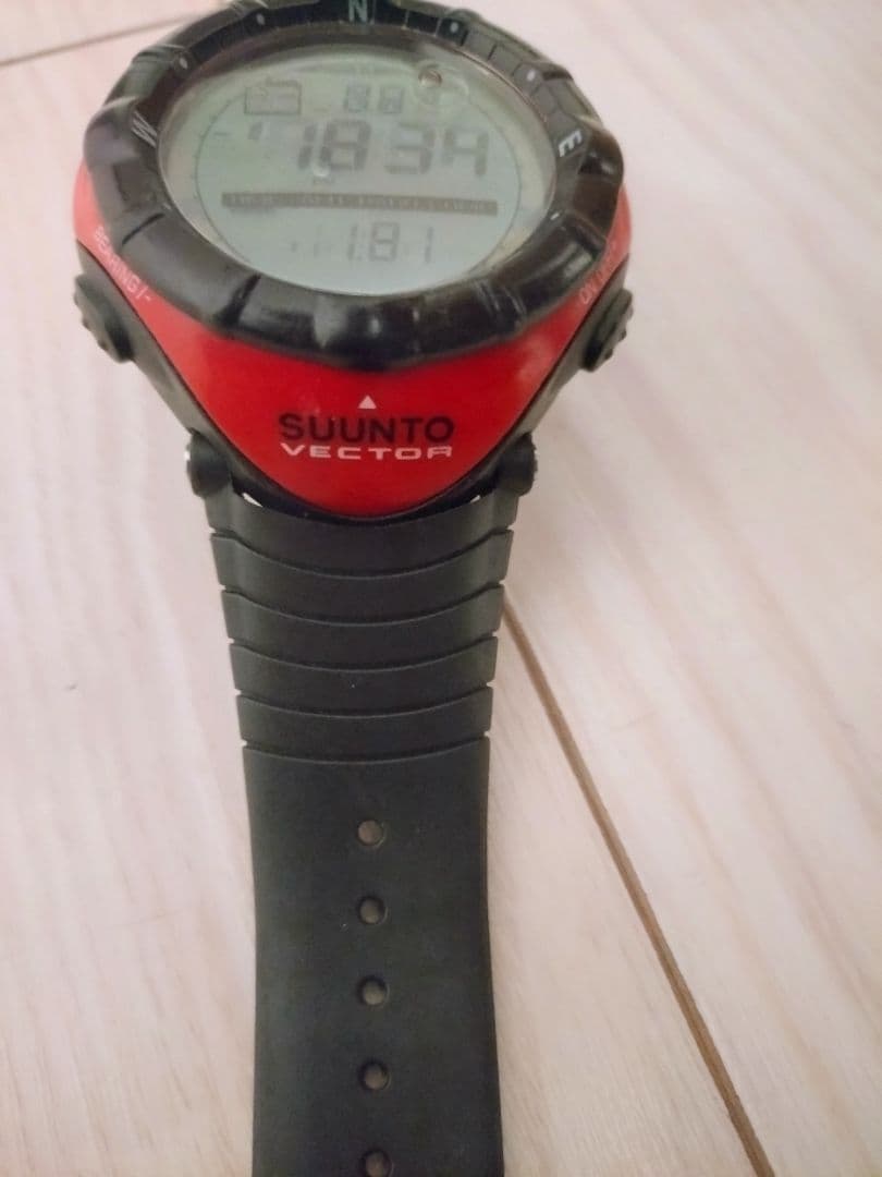 美品 初期型 レア SUUNTO スント VECTOR ベクター 赤 RED