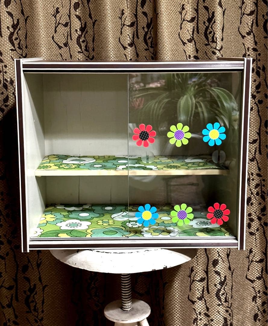 昭和レトロ　食器棚　ショーケース　ガラス戸　飾り棚　レトロポップ