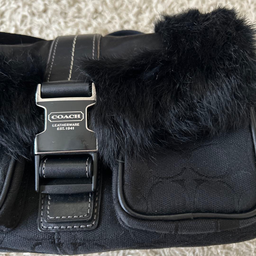COACH シグネチャー　ブラック　ファー バッグ