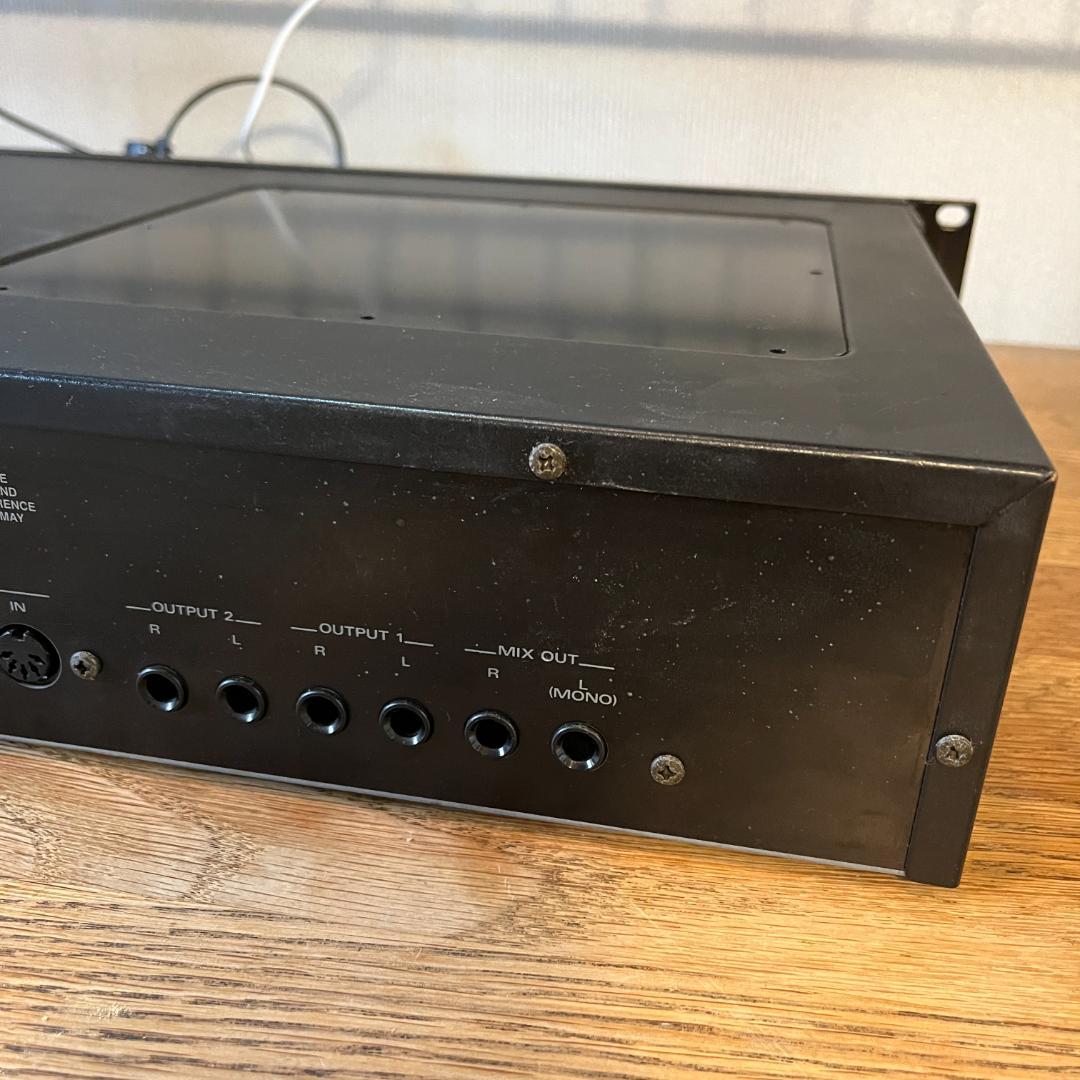 Roland JV-1080 Super JV シンセサイザー