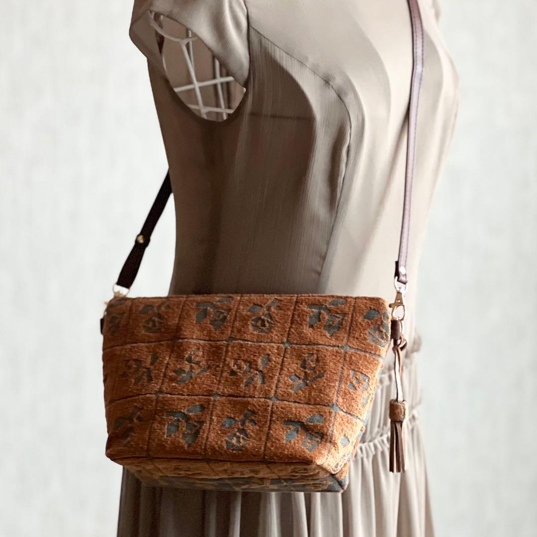 Lulu small brownショルダーバッグMB509-121