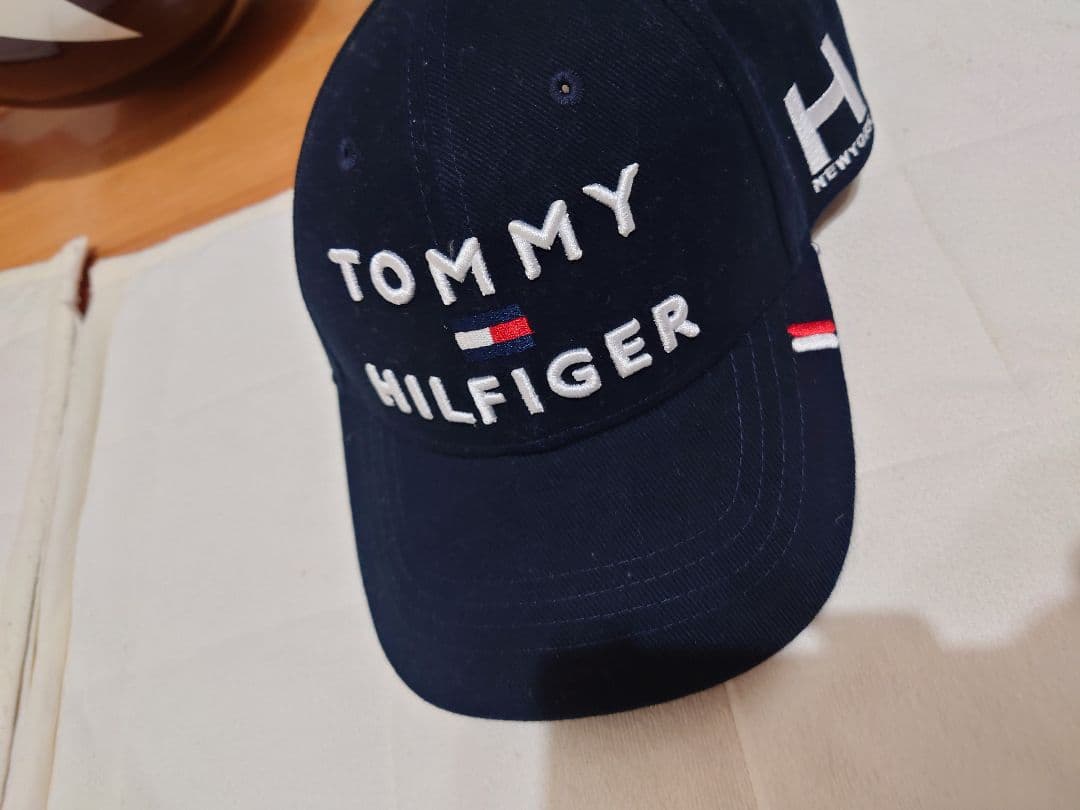 トミーヒルフィガーゴルフ上下、帽子、レッグウォーマー、セット