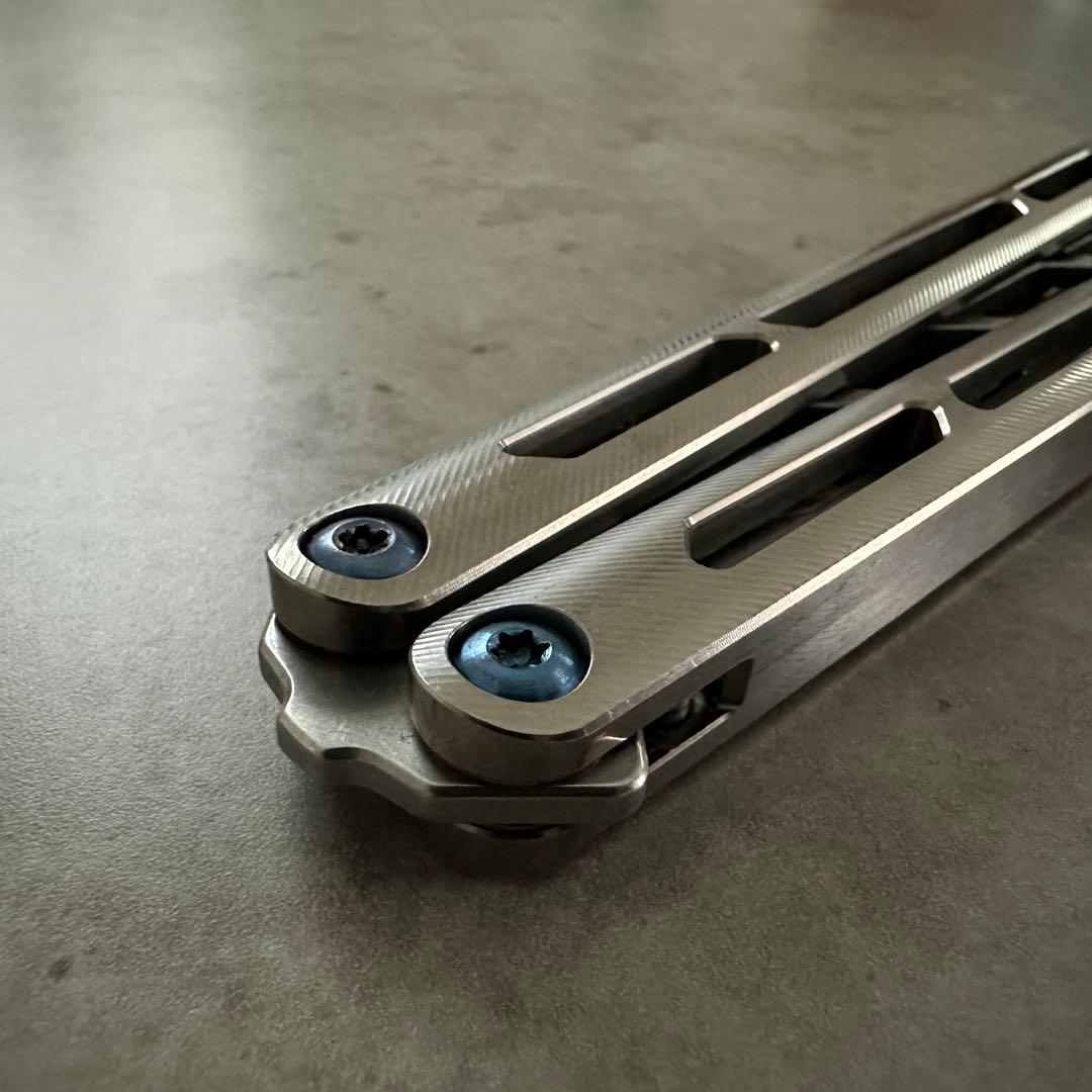 バタフライナイフトレーナー ARMED SHARK Tsunami チタニウム