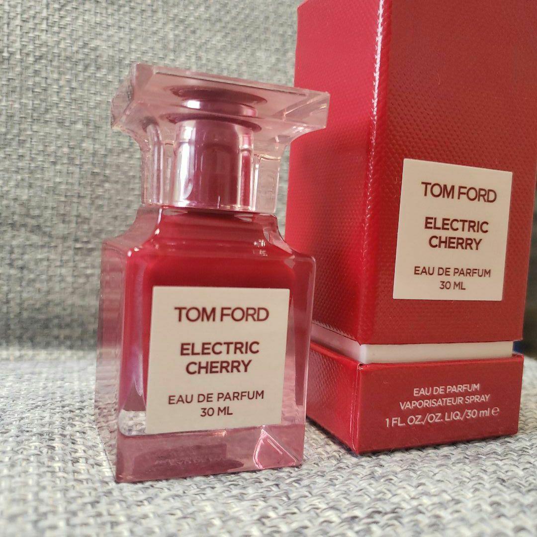 【ほぼ未使用】国内正規品　トムフォード　エレクトリックチェリー　オードパルファム