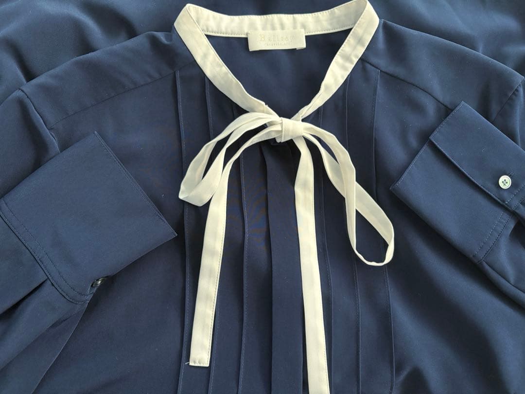 未使用　トゥモローランド ボールジィ クリアデシンボウタイブラウス