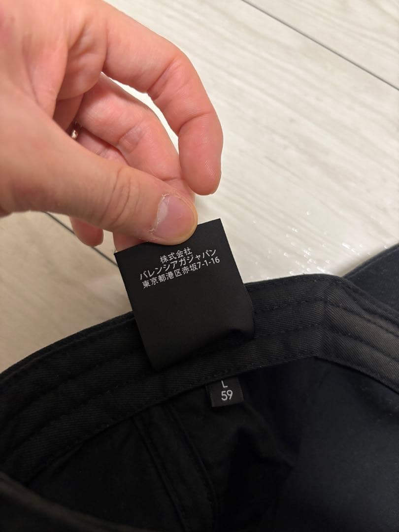 BALENCIAGA 黒 ベースボールキャップ