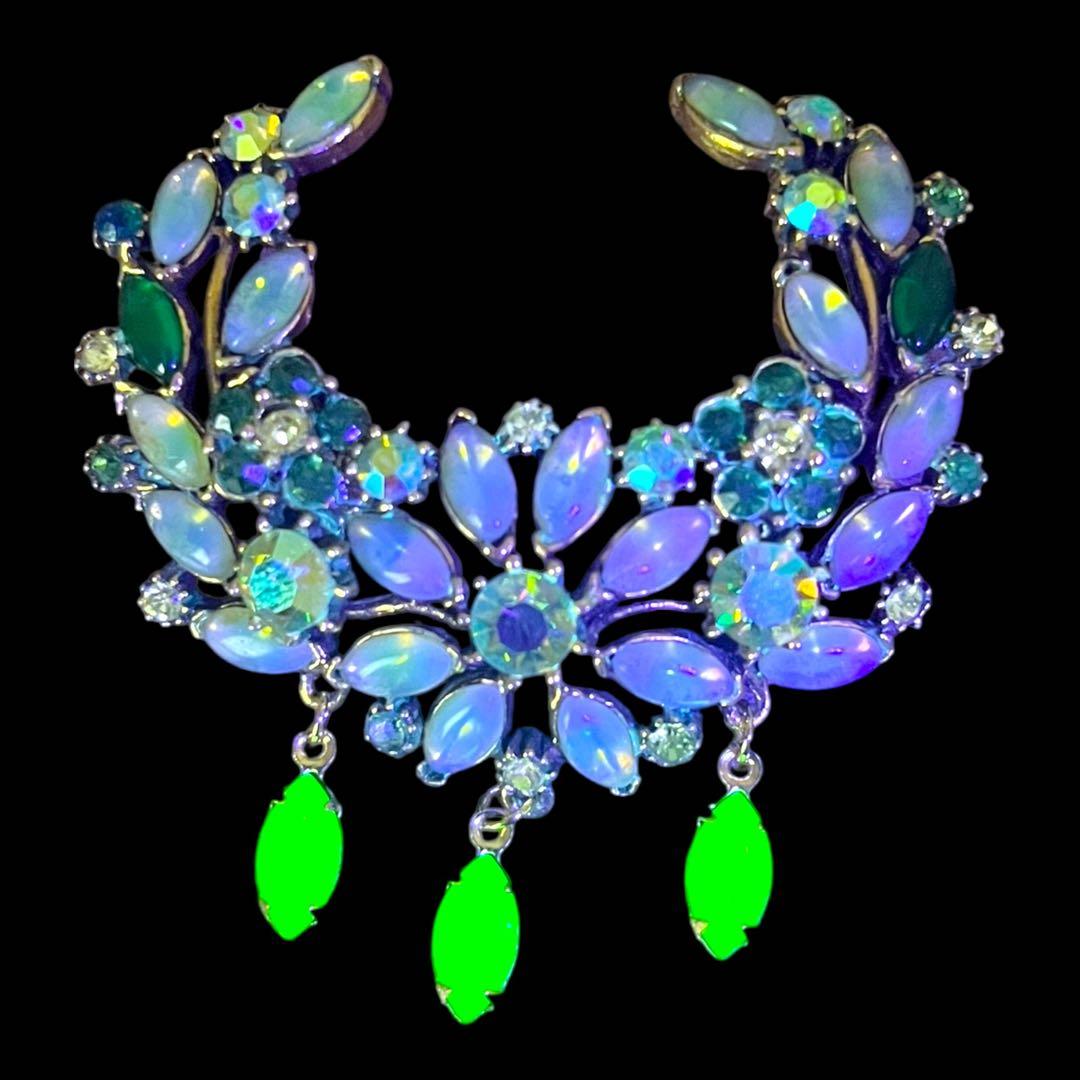 Florenza☆ブックピース☆ウランガラスのクレセントムーンブローチ