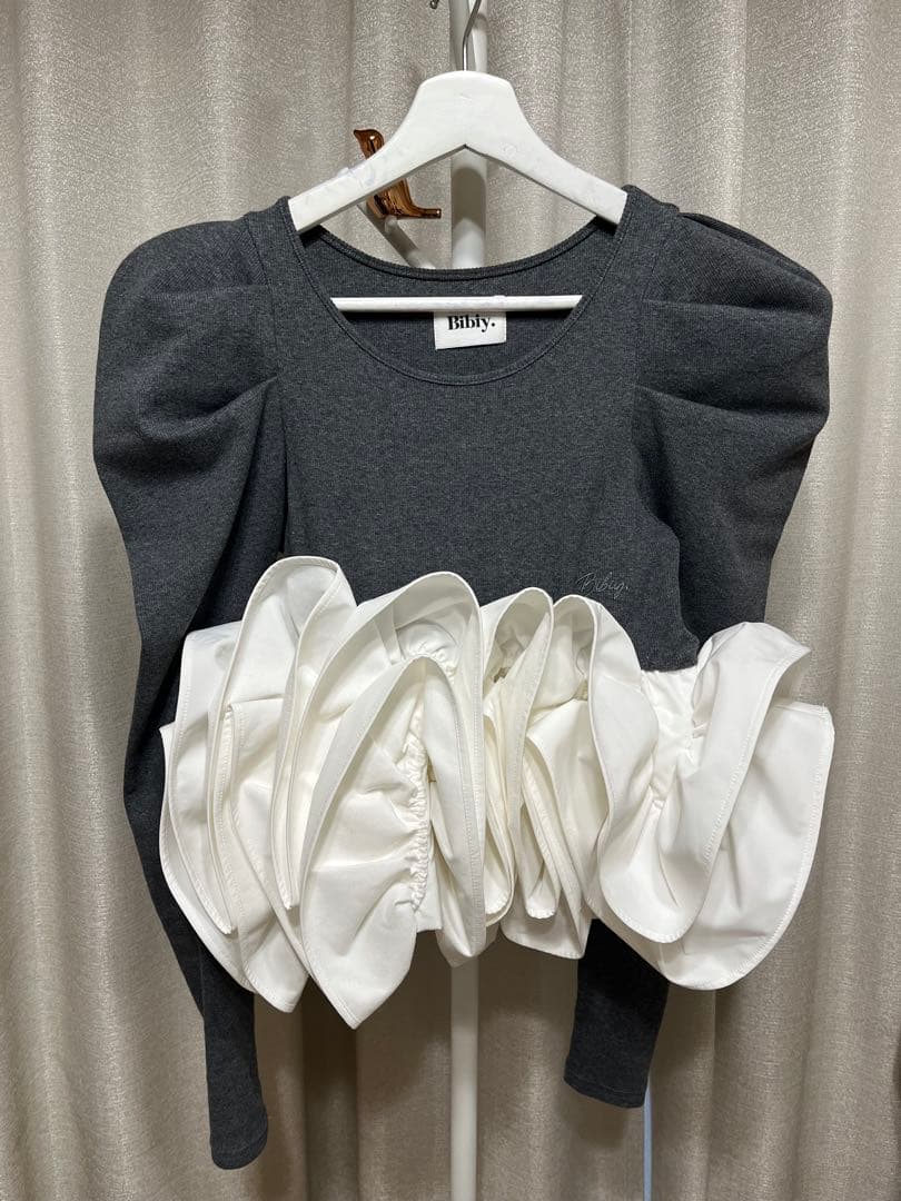 Bibiy. CREME PEPURAMU TOP グレー