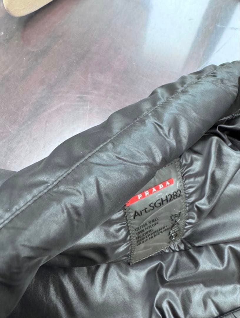 PRADA ブラック ダウンベスト