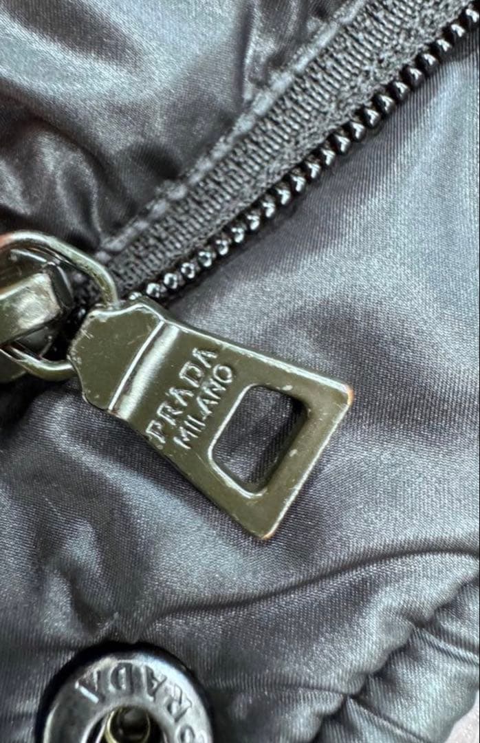 PRADA ブラック ダウンベスト