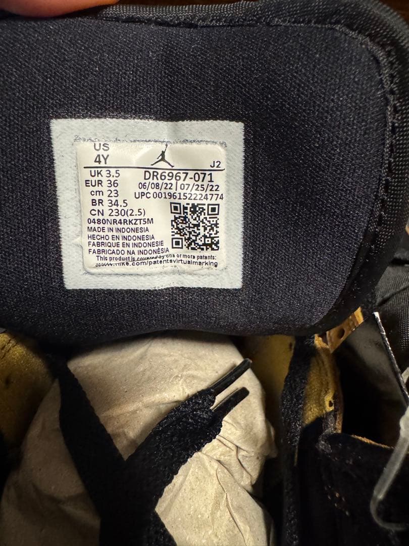 NIKE AIR JORDAN 1 MID キッズ　23cm 新品