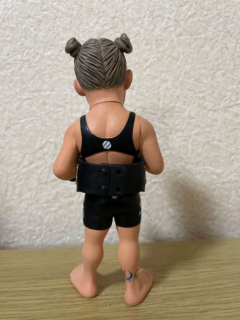 UFCフィギュア　ロンダラヴジー　チャンピオンベルト付き