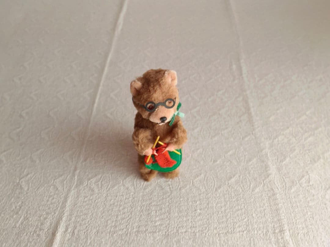 * vintage bear ❀ ゼンマイ仕掛けの 編み物 クマさん