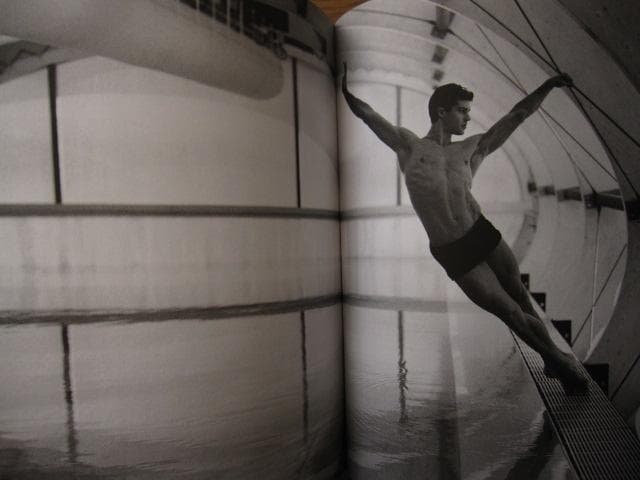 アート・デザイン・音楽 Roberto Bolle An Athlete in Tights