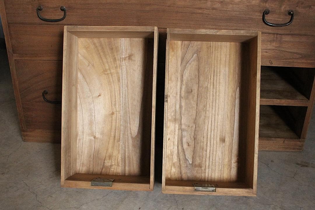 味のある古い木製の引き出し4杯　チェスト　桐箪笥　タンス　古家具　古民家