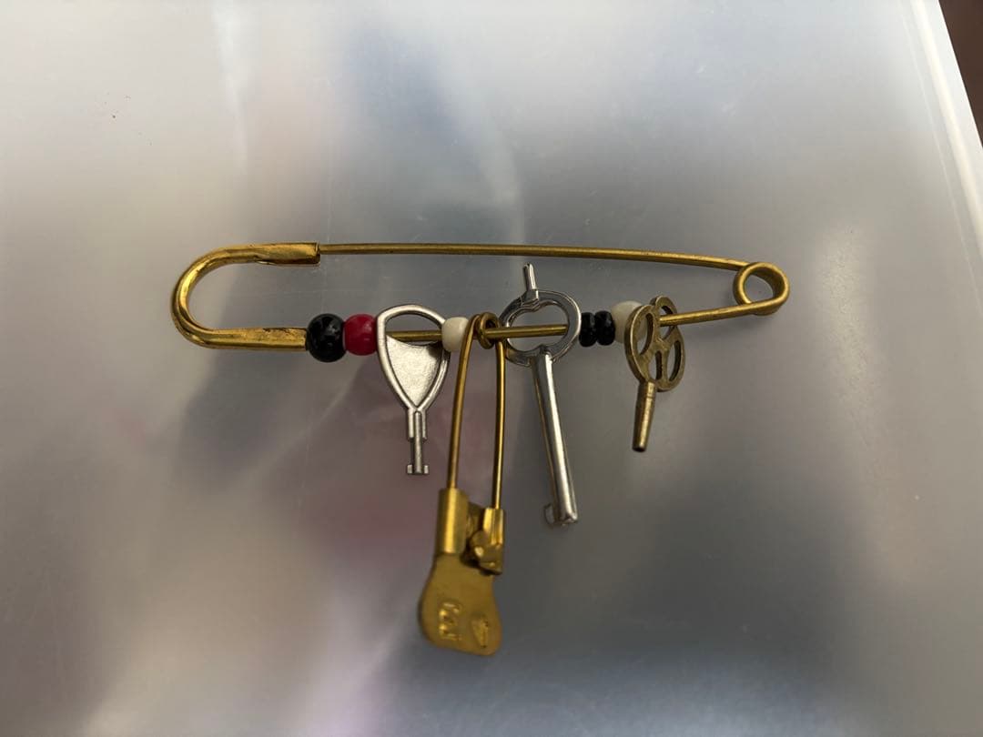 25AW アンダーカバー 安全ピン アクセサリー