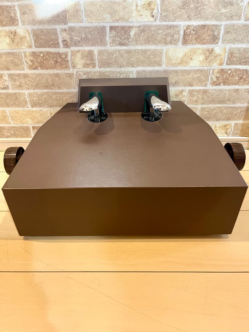 ピアノ補給ペダル（メーカー:イトマサ／品番:P33）、ブラウンの鍵盤楽器用機材