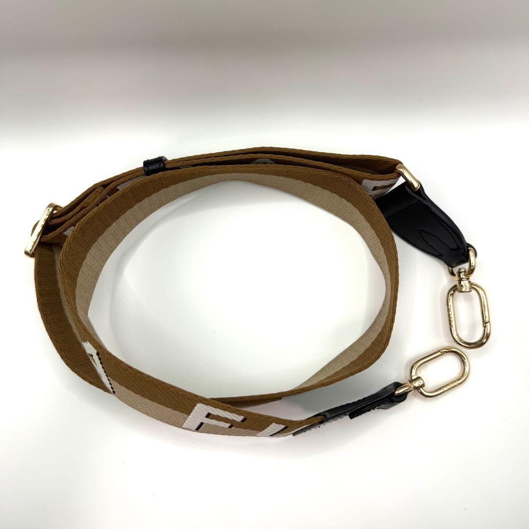 フルラ　ロゴ入りブラウンショルダーストラップ