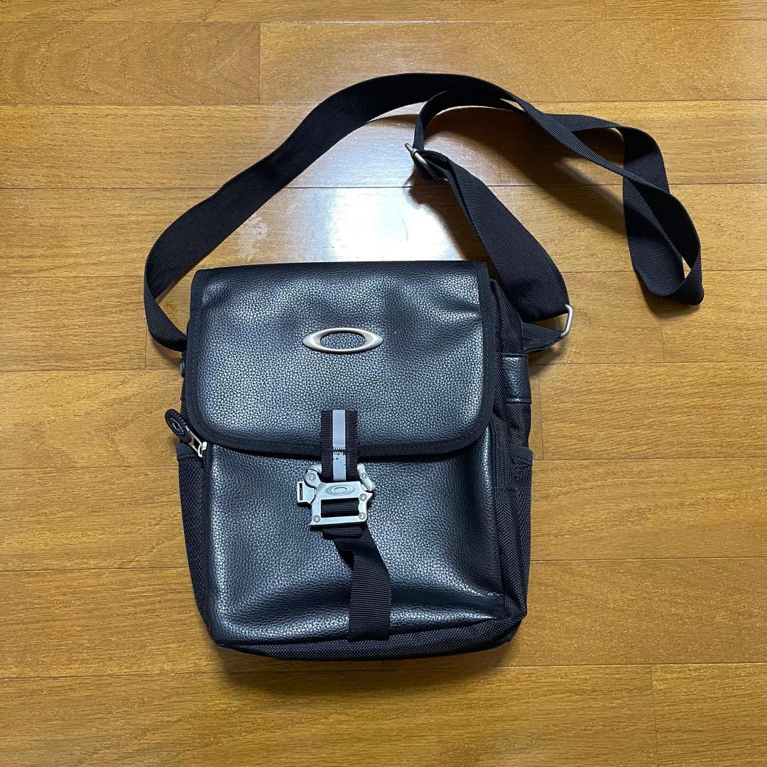 希少 正規品 OAKLEY オークリー ワンショルダーバッグ スリングバッグ