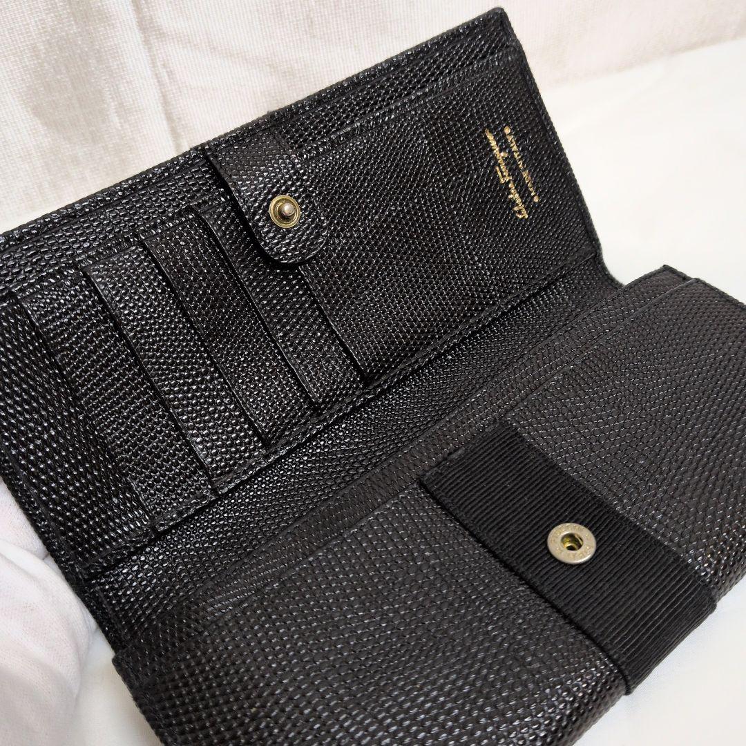 しろくまさん✿サルバトーレフェラガモカーフ型押し ヴァラ長財布美品✿