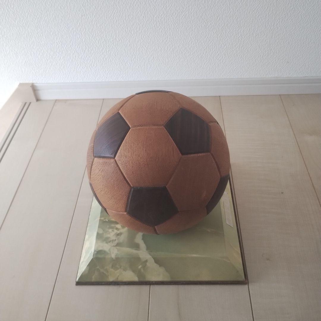 家具のまち大川の木製サッカーボール型オブジェ 約22cm