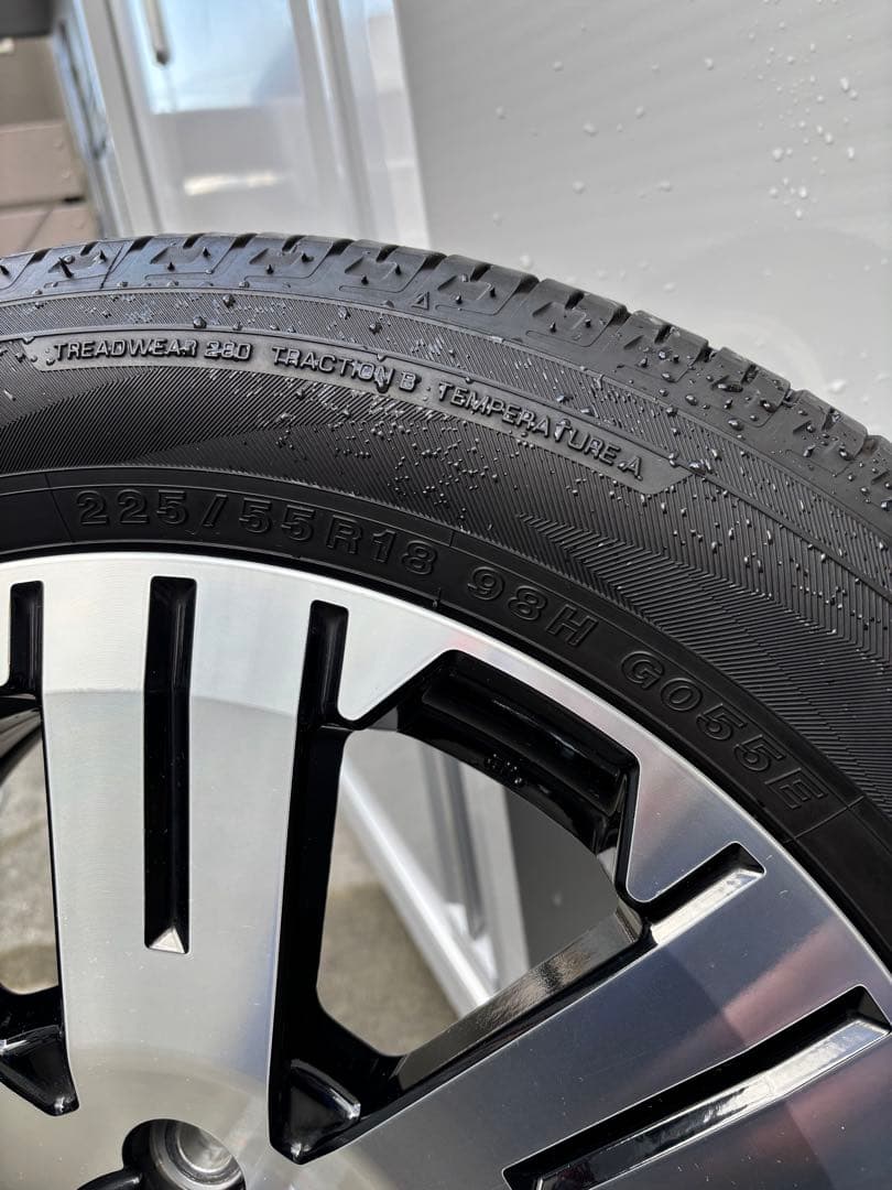 デリカD5 純正18インチ タイヤ・ホイールセット 225/55R18