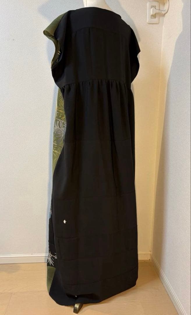 あーす　黒留袖リメイクワンピース＋手描き友禅マーガレット ― 金糸刺繍松葉