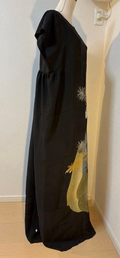 あーす　黒留袖リメイクワンピース＋手描き友禅マーガレット ― 金糸刺繍松葉