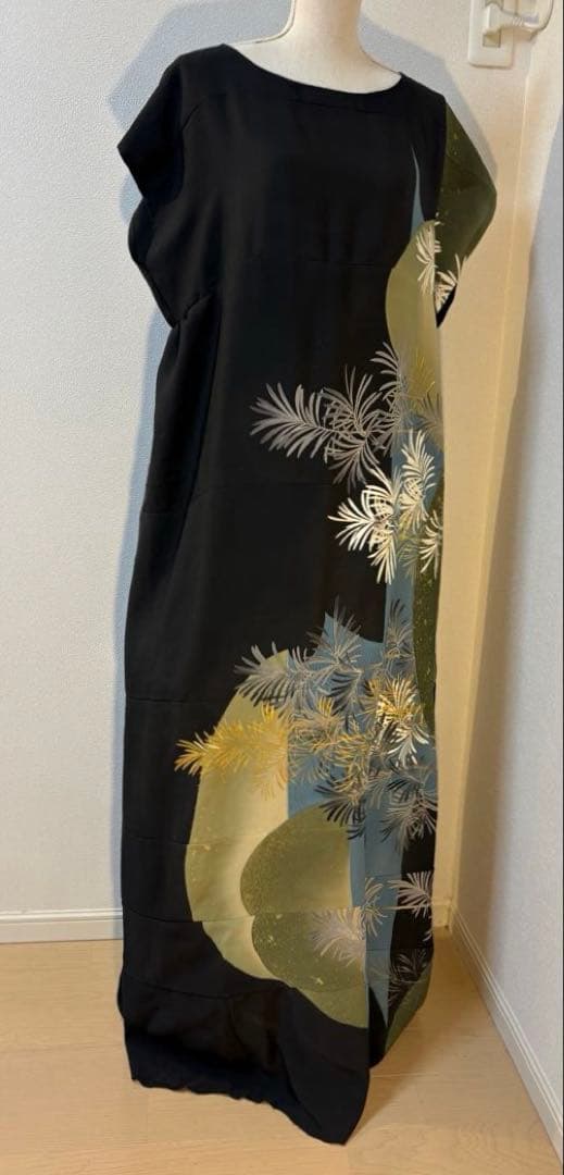 あーす　黒留袖リメイクワンピース＋手描き友禅マーガレット ― 金糸刺繍松葉