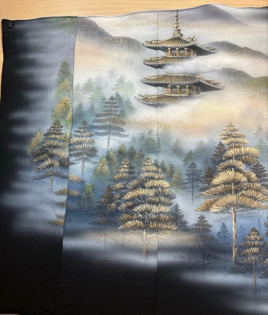 あーす　黒留袖リメイクワンピース＋手描き友禅マーガレット ― 金糸刺繍松葉