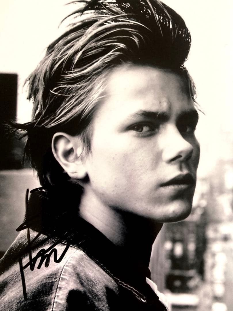 セール中…リヴァー・フェニックス直筆サイン入り写真…