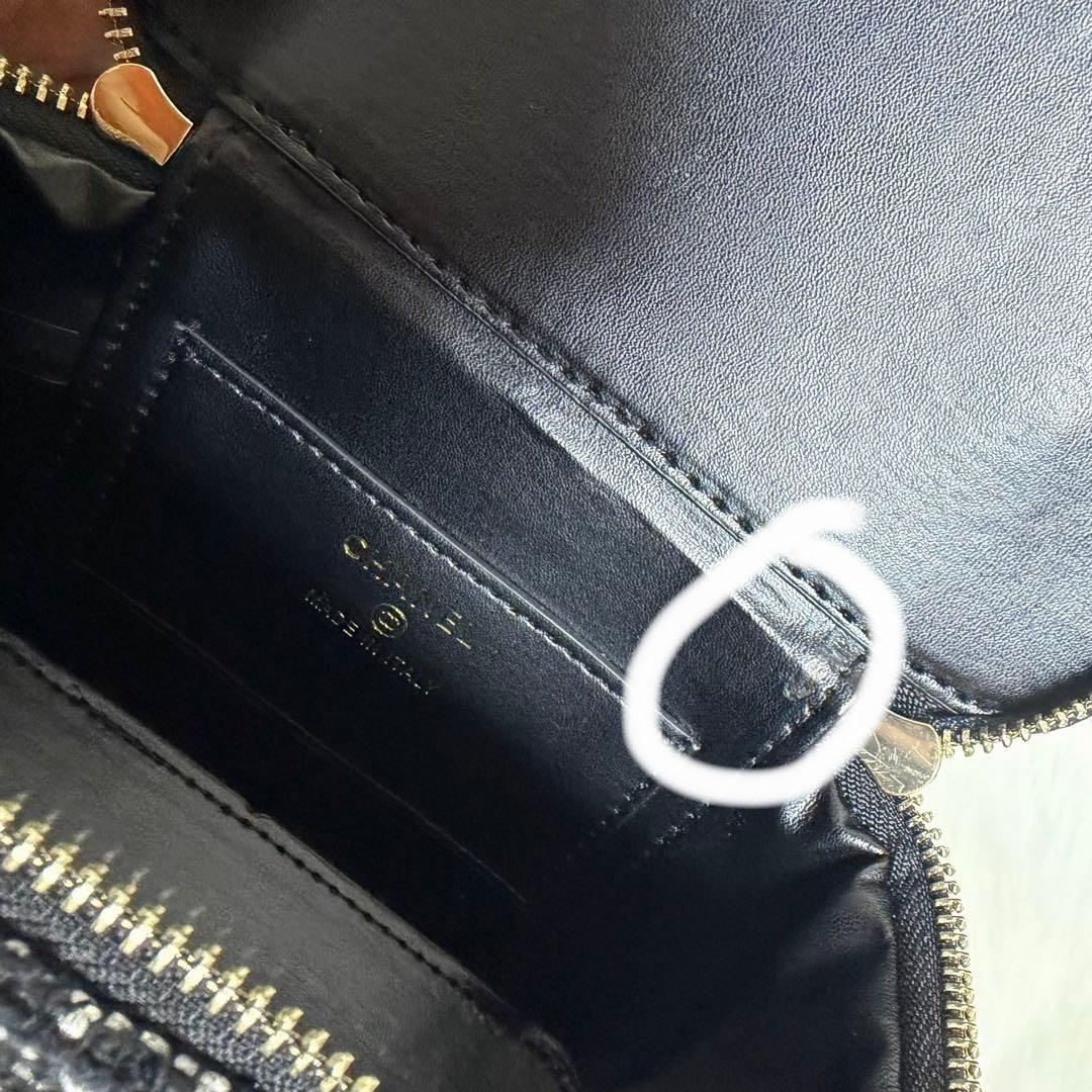 Chanel VIP ギフト ツイード ショルダーバッグ