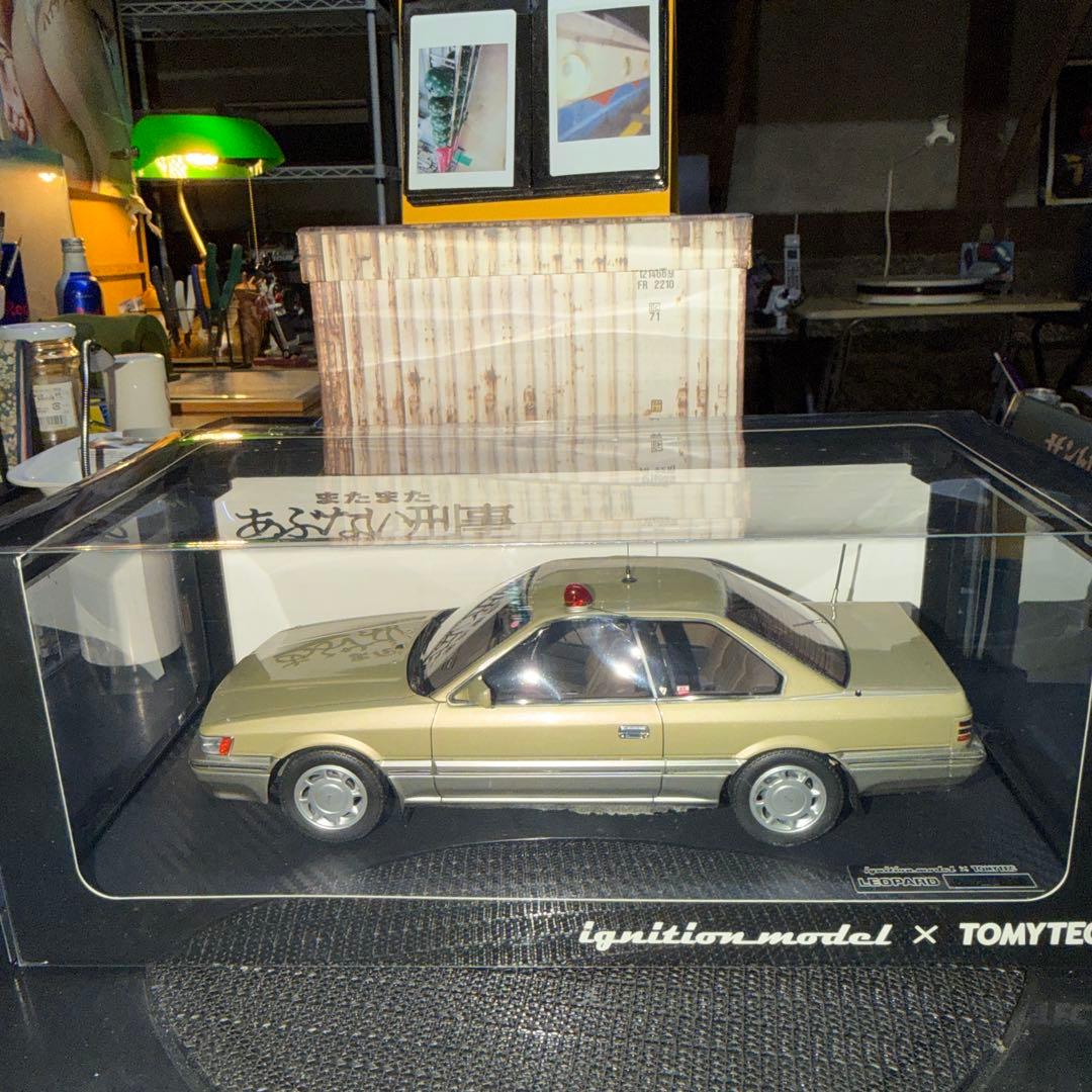 ignition.model パトカー仕様ミニカー 1/43