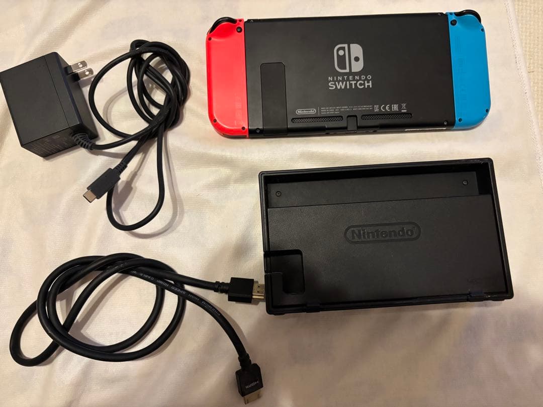 Nintendo Switch本体•写真の付属品付　箱無し