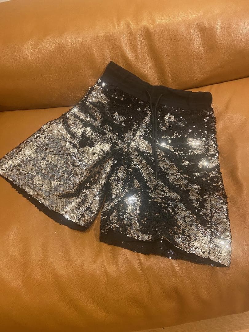 【美品】ゴールデングース　スパンコール　レディース　ショートパンツ