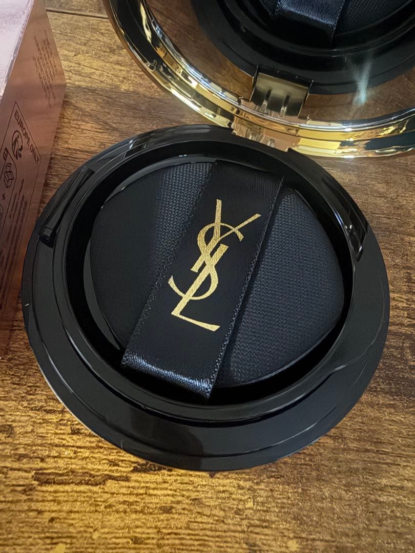 イヴサンローランラディアントタッチグロウパクトB10コレクターファンデーション