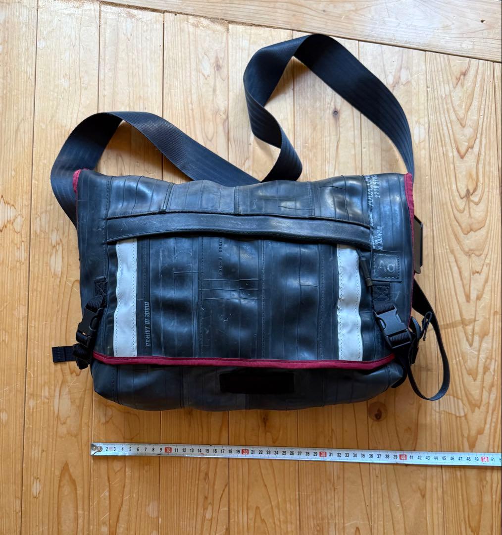 Alchemy Goods メッセンジャーバッグ、 タイヤチューブ素材