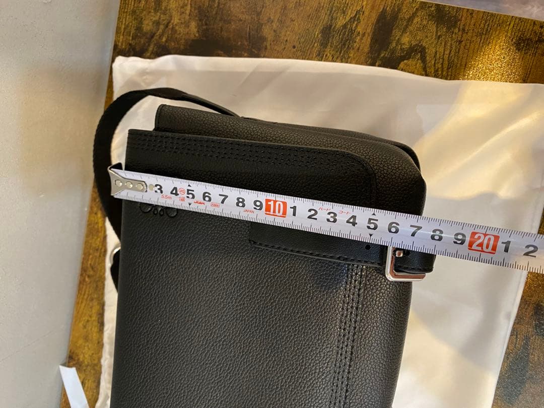 K*A様 ボディーバック　未使用　黒　ブラック　へいこう輸入